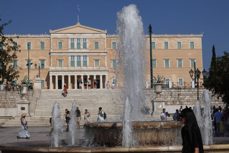 Καιρός: Ανεβαίνει η θερμοκρασία – Τι είναι ο «εμποδιστής αντικυκλώνας» που φέρνει ξανά 30άρια