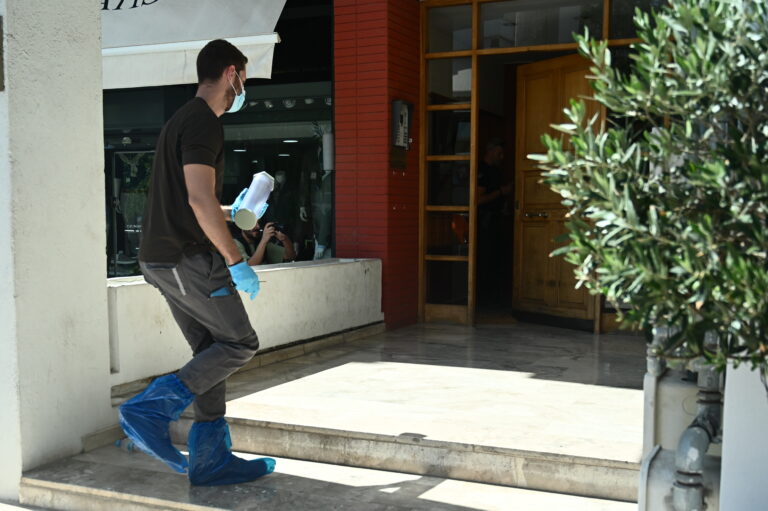 Νέα Σμύρνη: Νεκρός στο σπίτι του με μαχαιριά στην κοιλιά 46χρονος – Στο Ανθρωποκτονιών η αδερφή του