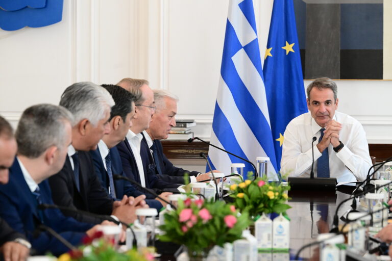 Συνάντηση Κυριάκου Μητσοτάκη με την ΚΕΔΕ: Έχουν γίνει σημαντικά βήματα για την οικονομική και θεσμική στήριξη της αυτοδιοίκησης