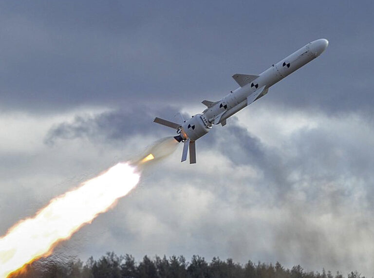 Η Ουκρανία αναφέρει την κατάρριψη 42 ρωσικών drones και ενός πυραύλου κατά τη διάρκεια νυχτερινών επιθέσεων