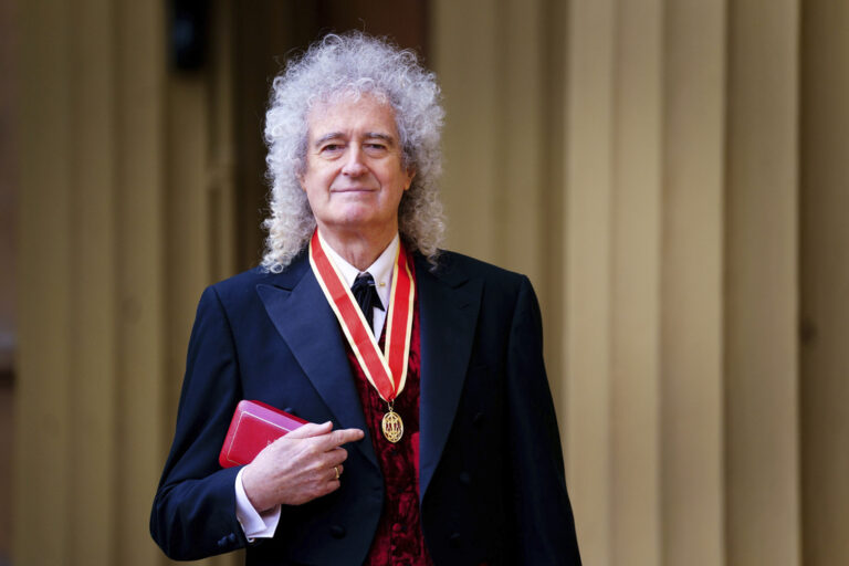Ο κιθαρίστας των Queen Brian May υπέστη μικρό εγκεφαλικό επεισόδιο – Δεν είχε τον έλεγχο στο αριστερό του χέρι