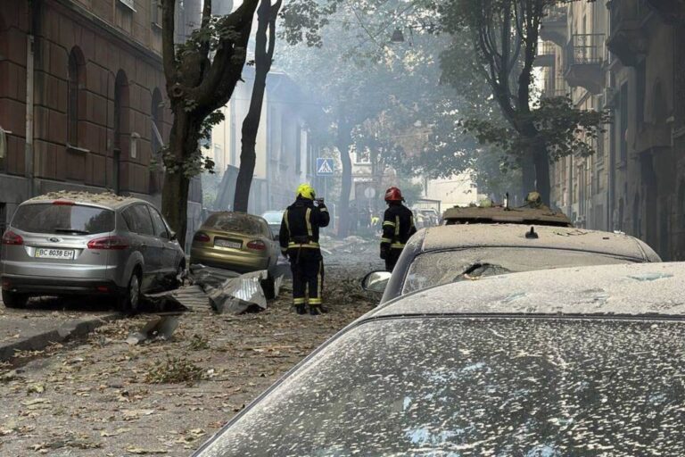 Κρεμλίνο: Ξένοι στρατιωτικοί εκπαιδευτές εργάζονται στην Ουκρανία – Δεν υπάρχουν  προαπαιτούμενα για τη διεξαγωγή ειρηνευτικών συνομιλιών με το Κίεβο