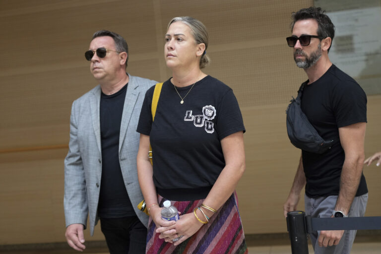 Κόρη Πελικότ για τους φρικιαστικούς βιασμούς: Πώς «ξαναγεννιέσαι» όταν ο πατέρας σου είναι από τους μεγαλύτερους σεξουαλικούς εγκληματίες;