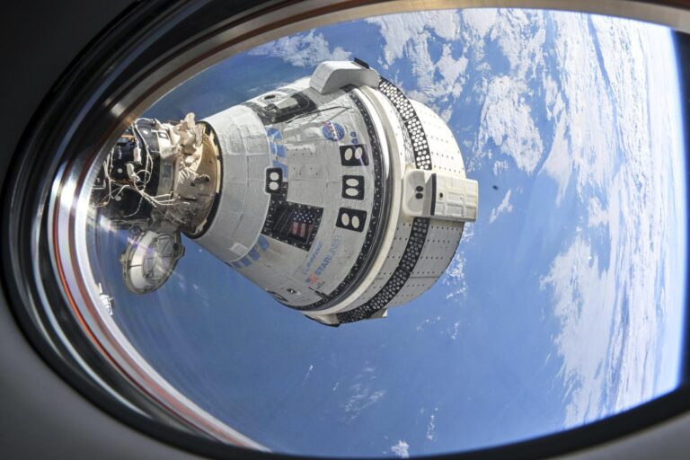 ΗΠΑ: Το Starliner της Boeing επέστρεψε στη Γη χωρίς αστροναύτες