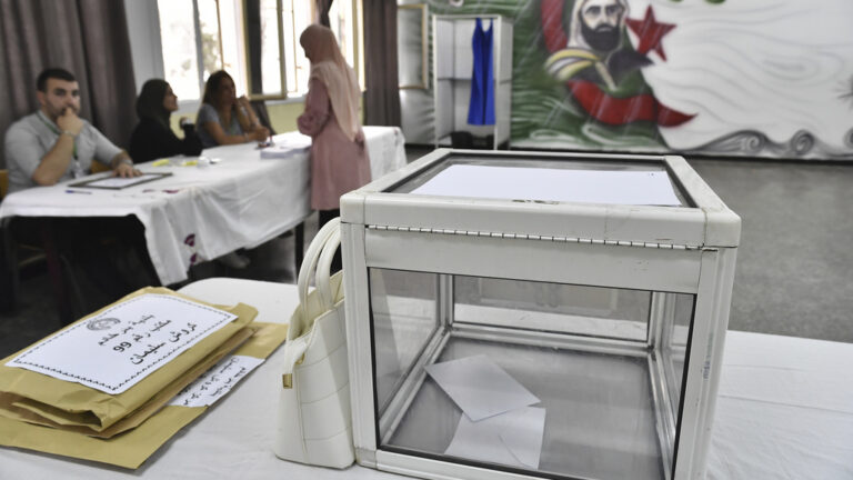 Προεδρικές εκλογές στην Αλγερία: Στο 48% η συμμετοχή