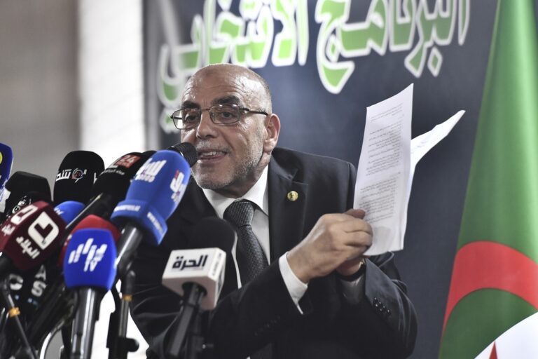 Αλγερία: Την θριαμβευτική επανεκλογή του απερχόμενου προέδρου επιβεβαιώνει το Συνταγματικό Δικαστήριο