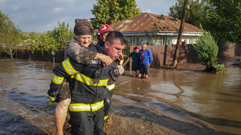 Ρουμανία: Τέσσερις άνθρωποι έχασαν τη ζωή τους λόγω πλημμυρών
