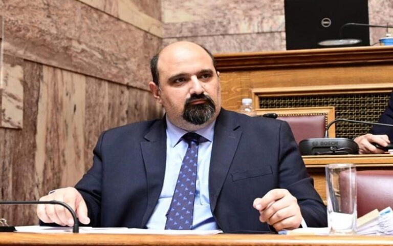 «Είμαι αθώος, η υπόθεσή μου να αξιολογηθεί από τους φυσικούς δικαστές», λέει ο Τριαντόπουλος στο υπόμνημά του – Αποχώρησαν ΣΥΡΙΖΑ, Νέα Αριστερά και Νίκη