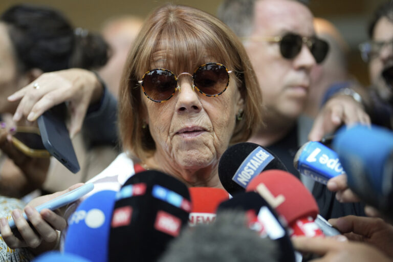 «Γυναίκα σύμβολο» της Γαλλίας η 72χρονη Ζιζέλ Πελικό – Η αγέρωχη στάση της στο δικαστήριο εξυμνείται από θύμα σεξουαλικής κακοποίησης