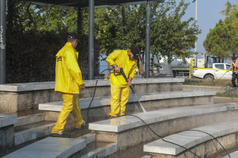 Θεσσαλονίκη: Συνεχίζεται ο καθαρισμός και η συντήρηση της Νέας Παραλίας με τη βοήθεια της Πολιτιστικής Εταιρείας
