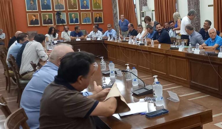 Ένταση στο Δημοτικό Συμβούλιο Πύργου με αφορμή άδεια για λούνα παρκ