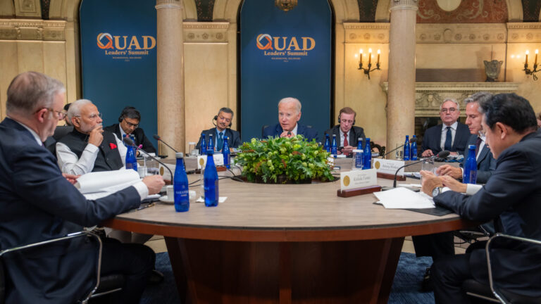 Η Quad (ΗΠΑ, Ιαπωνία, Αυστραλία, Ινδία) «ανησυχεί σοβαρά» για τις εντάσεις στη Νότια και την Ανατολική Σινική Θάλασσα