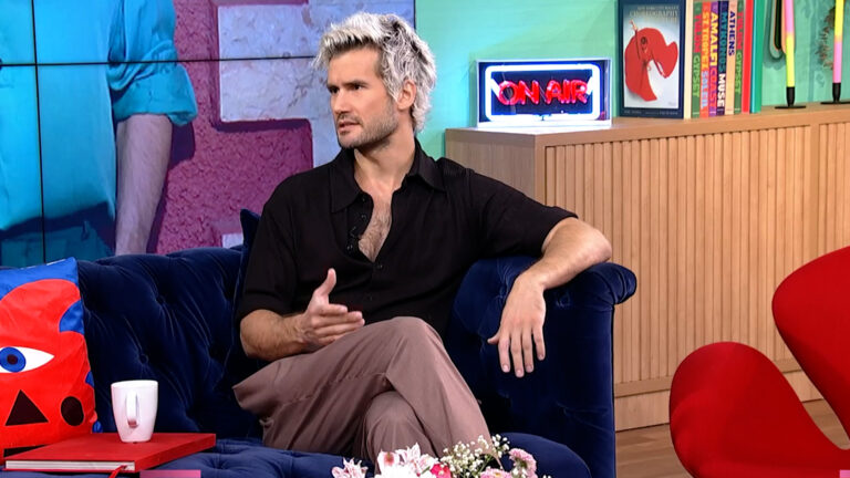 Αν. Ροϊλός στο «Στούντιο 4»: «Το 2015 όλα πήγαν στραβά» – Όσα είπε ο πρωταγωνιστής στη νέα σειρά της ΕΡΤ1 «Το Απαραίτητο Φως»