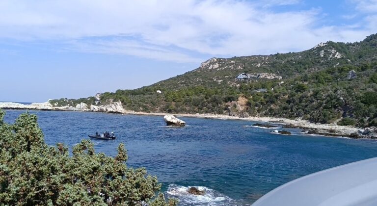 Σάμος: Την Παρασκευή θα απολογηθεί ο 21 ετών Σουδανός που συνελήφθη μετά το ναυάγιο με τις 4 νεκρές στον Άγιο Ισίδωρο