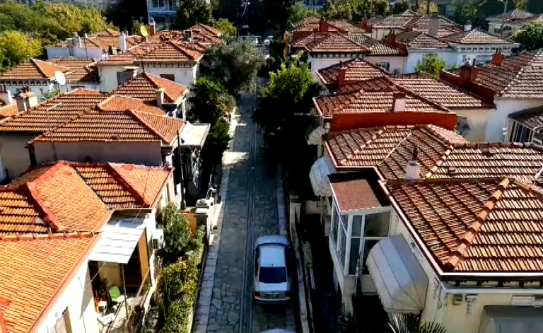 Συνοικία Ουζιέλ: Ο μικρός οικισμός των 28 μονοκατοικιών που μοιάζει σαν να βγήκε από άλλη εποχή