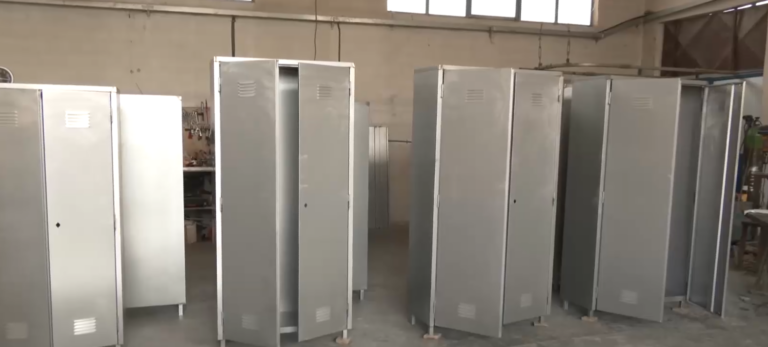 Πώς θα είναι τα ντουλάπια που θα μπουν στα σχολεία για να κλειδώνουν τα κινητά τους οι μαθητές
