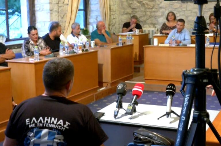 Στο δημοτικό Συμβούλιο Κασσάνδρας ο πατέρας του 19χρονου που σκοτώθηκε σε λούνα παρκ-«Κάποιος πρέπει να μου πει ποιος μου σκότωσε το παιδί»