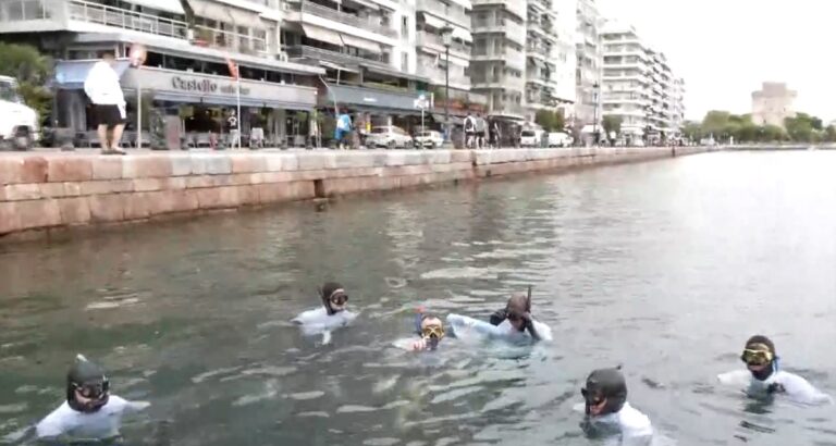 Θεσσαλονίκη: Πατίνια, ποδήλατα, λάστιχα και μπαταρίες έβγαλαν οι δύτες από τον βυθό του Θερμαϊκού Κόλπου