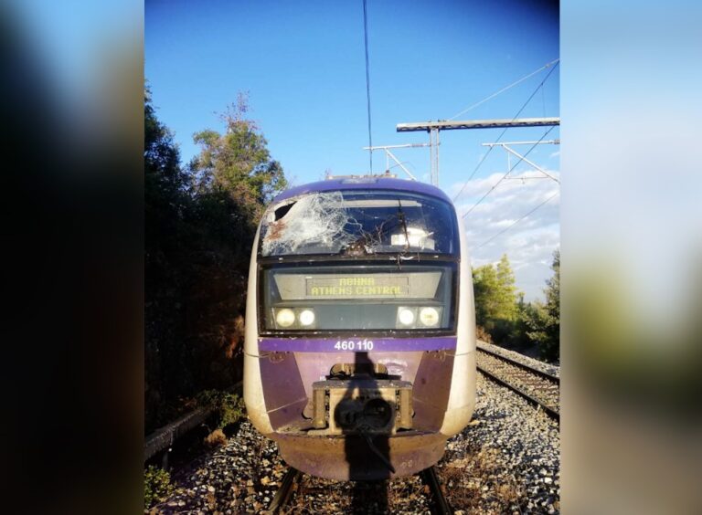 Αμαξοστοιχία προσέκρουσε σε πεσμένα δέντρα μεταξύ των σταθμών Σφενδάλης και Αφιδνών- Δεν υπάρχουν τραυματίες