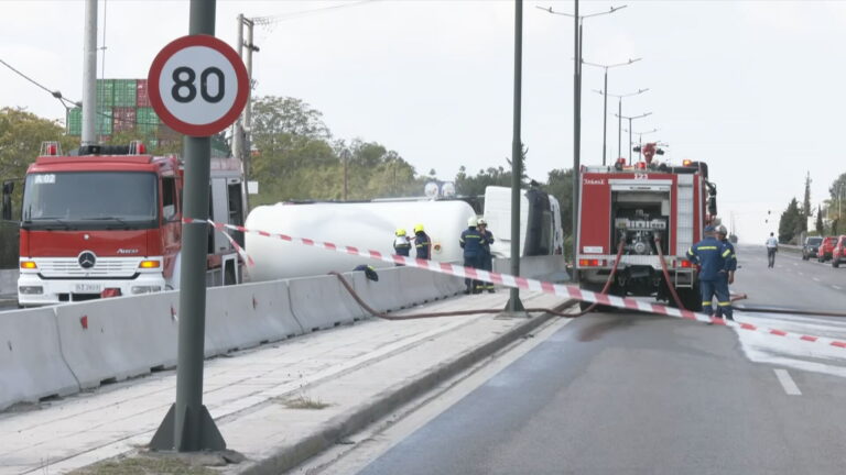 Συναγερμός στο Σχιστό: Εκκενώνεται η προσφυγική δομή – Κλειστοί δρόμοι από την ανατροπή βυτιοφόρου με αέριο