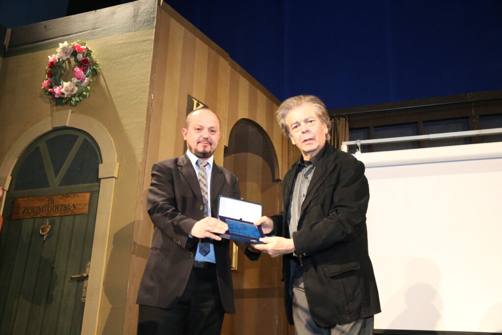 Η Ένωση Πολιτιστικών Συλλόγων Ν. Καρδίτσας αποχαιρετά τον Γιάννη Μόρτζο