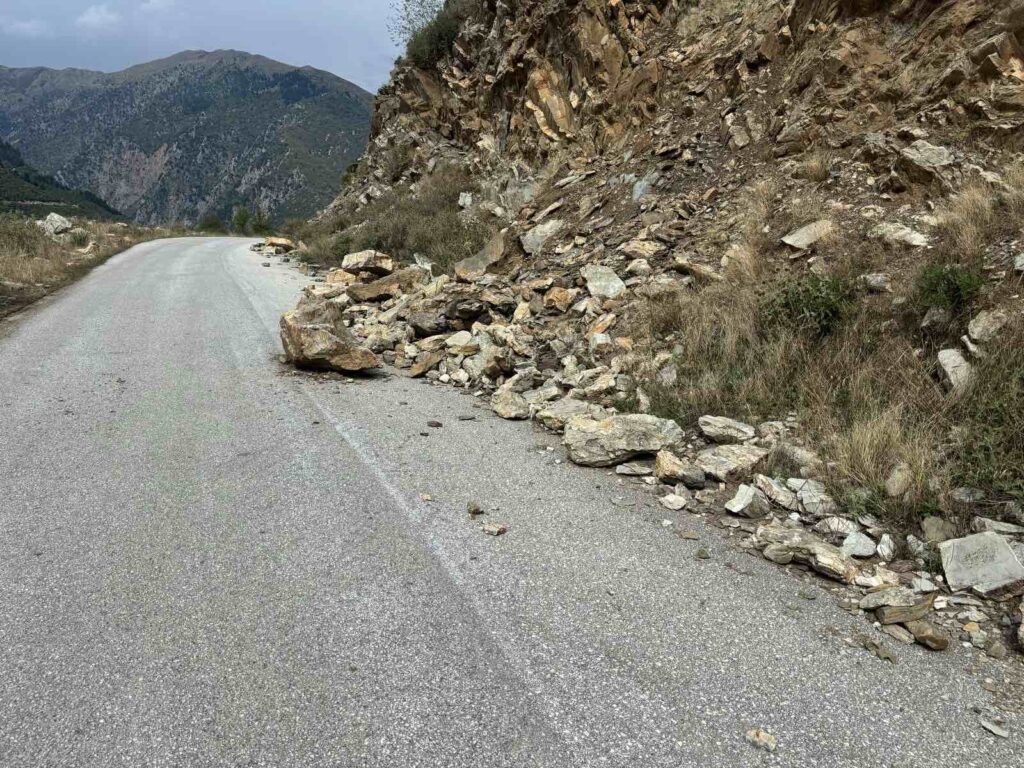 Π.Ε Καρδίτσας: Αποκατάσταση βατότητας στο οδικό δίκτυο της Αργιθέας