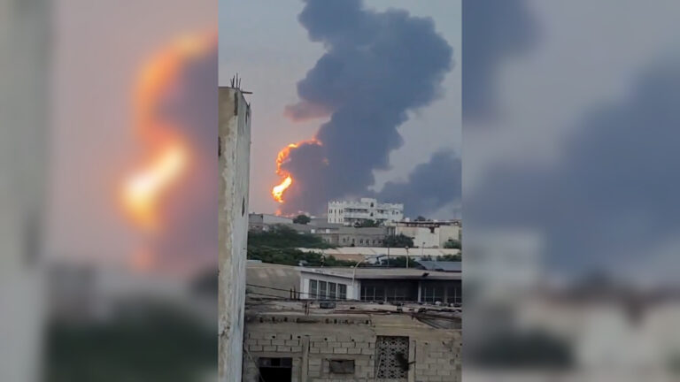 Υεμένη: Ο ισραηλινός στρατός έπληξε στόχους των Χούθι στη Χοντέιντα (video)