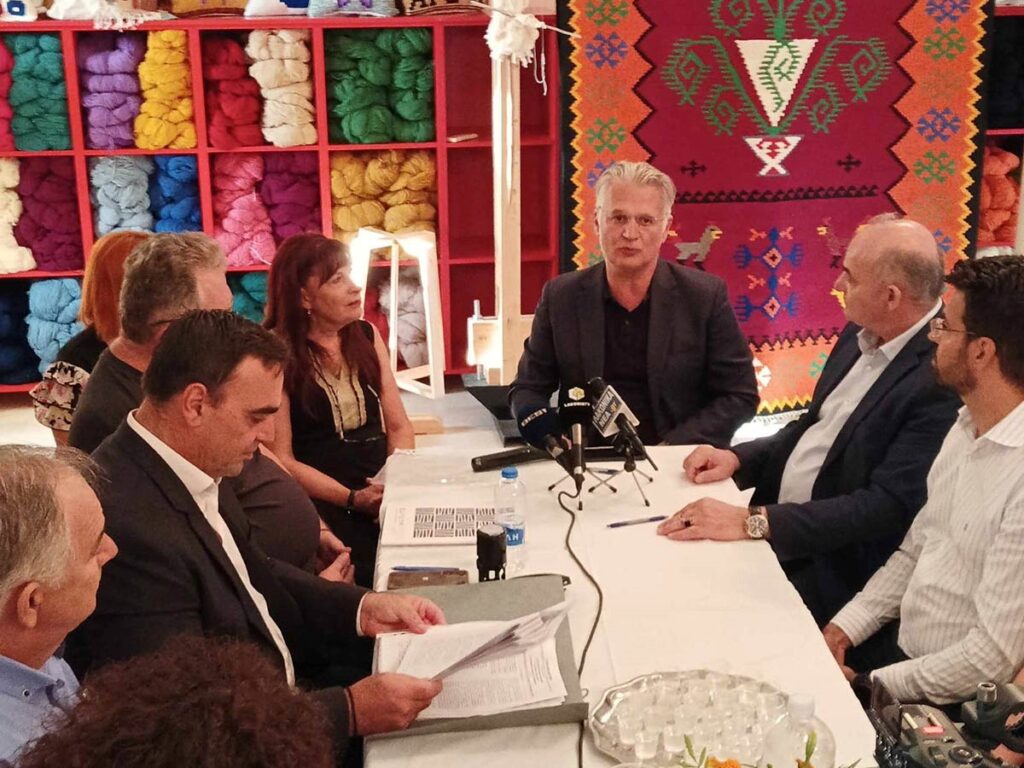 Συνεχίζει τη λειτουργεία της η δομή διδασκαλίας της υφαντικής τέχνης στο Γεράκι της Λακωνίας