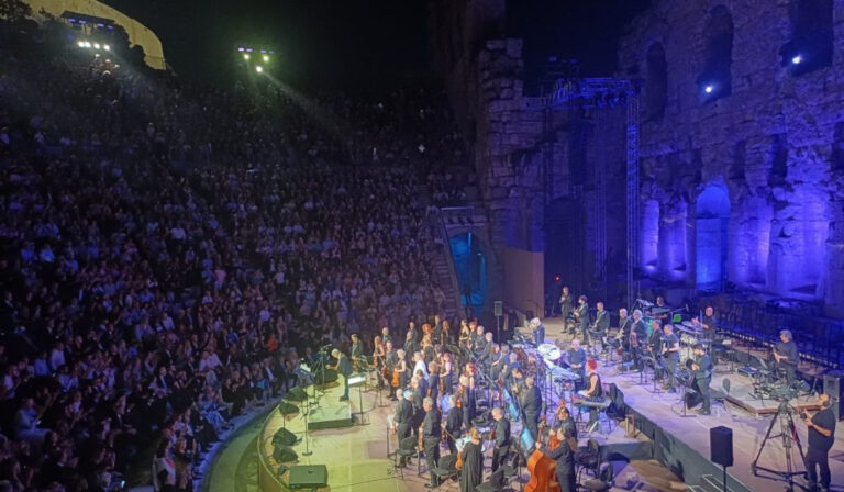 Κατάμεστο το Ηρώδειο στην ιστορική συναυλία για τα σχολεία της Ίμβρου