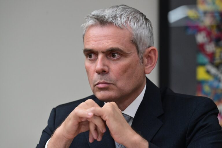 Μείωση μη μισθολογικού κόστους και ενίσχυση της απασχόλησης: Ο Κώστας Καραγκούνης στo ΕΡΤNews