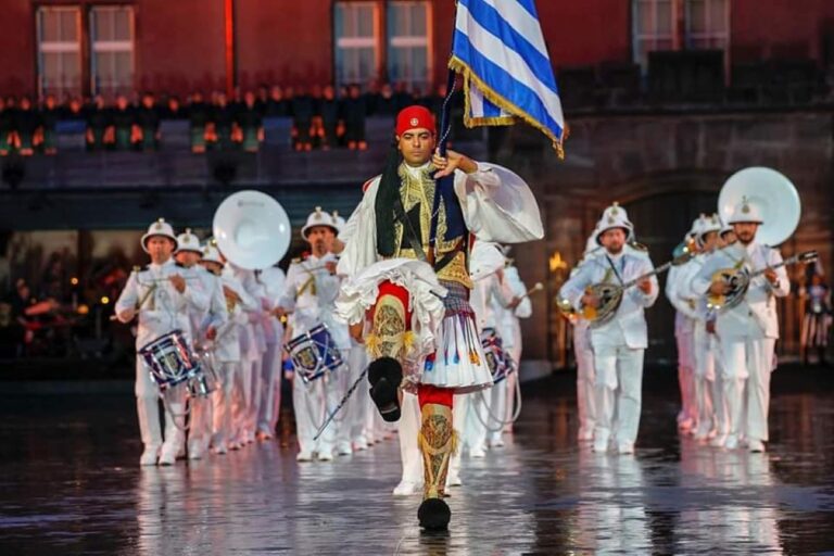 H  Καρδίτσα υποδέχεται την μπάντα του Πολεμικού Ναυτικού