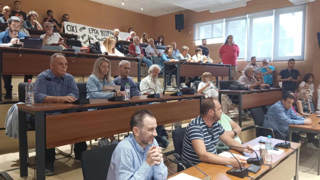 Εντάσεις και διακοπή της συνεδρίασης της Δ.Ε. Καρδίτσας για το έργο ανάπλασης του Παυσίλυπου