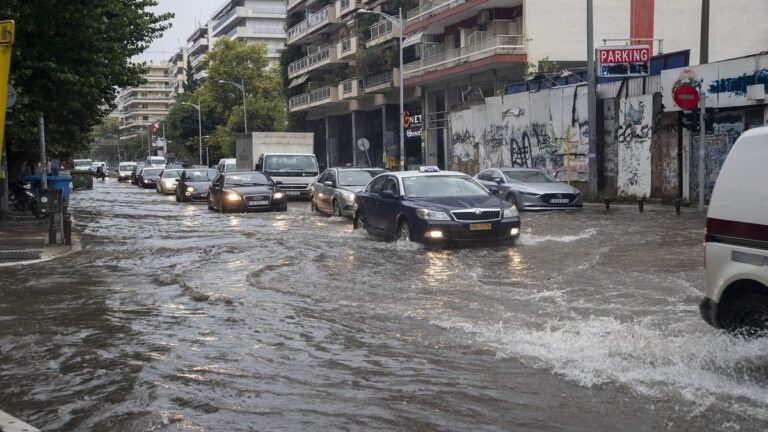 Πυροσβεστική: 154 κλήσεις λόγω των ισχυρών βροχοπτώσεων και καταιγίδων σε Αττική, Καβάλα και Χίο