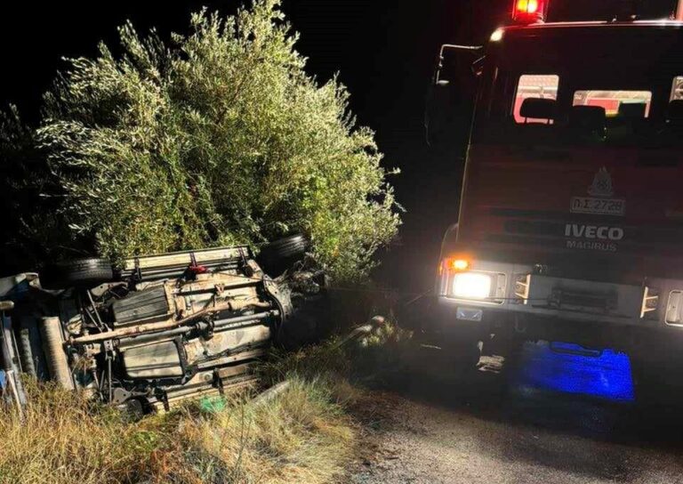 Τροχαίο στην Καμάρα – Ελαφρά τραυματισμένοι απεγκλωβίστηκαν 2 άνδρες