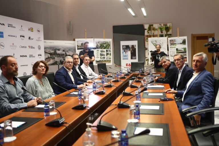 Θεσσαλονίκη: Συνάντηση γενικού γραμματέα του ΚΚΕ, Δημήτρη Κουτσούμπα, με τη διοίκηση της ΔΕΘ-HELEXPO