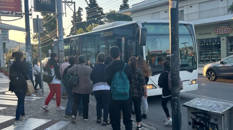 ΟΣΕΘ: Χωρίς προβλήματα η επιβίβαση από την μπροστινή πόρτα στα αστικά – Αυτοψία στα πρωινά δρομολόγια