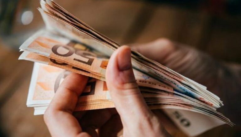 Η Ένωση Δικαστών και Εισαγγελέων ζητάει την επαναφορά στο Δημόσιο του 13ου και 14ου μισθού