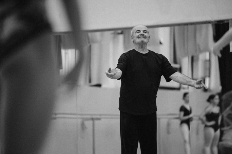 Σεμινάριο κλασσικού χορού με τον Γκ. Μίχοφ στη Δημοτική Σχολή Μπαλέτου Λάρισας