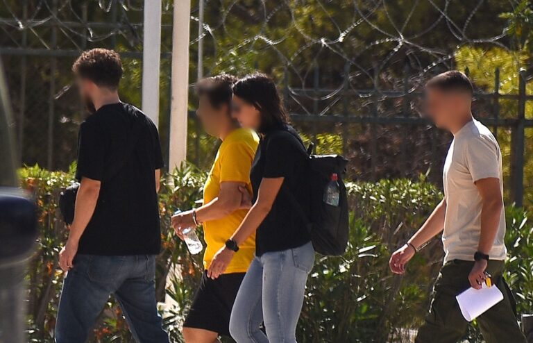 Δολοφονία στη Ν. Σμύρνη: Για ανθρωποκτονία από πρόθεση διώκεται η αδελφή του 46χρονου – Ζητήθηκε ψυχιατρική πραγματογνωμοσύνη