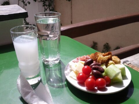 Χριστουγεννιάτικες ευχές από Έλληνες στην Τανζανία, τη Δανία και τον Ινδικό Ωκεανό