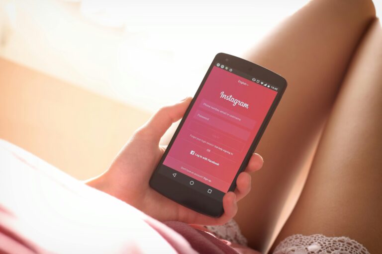 Ένθετο Social Media: Υποχρεωτική γονική επίβλεψη στους έφηβους χρήστες του Instagram