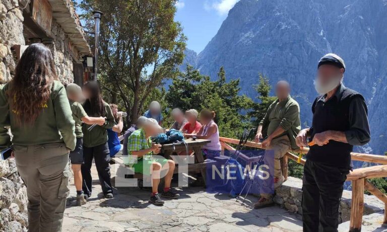Σαμαριά: Απομακρύνθηκαν οι τουρίστες που διανυκτέρευσαν στο φαράγγι μετά το τραγικό δυστύχημα