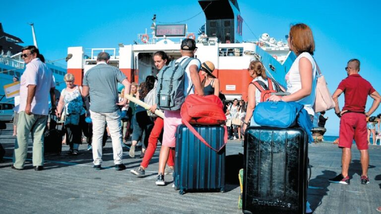 Τουρισμός: Στα 10,9 δισεκ. ευρώ αυξήθηκαν τα έσοδα στο επτάμηνο