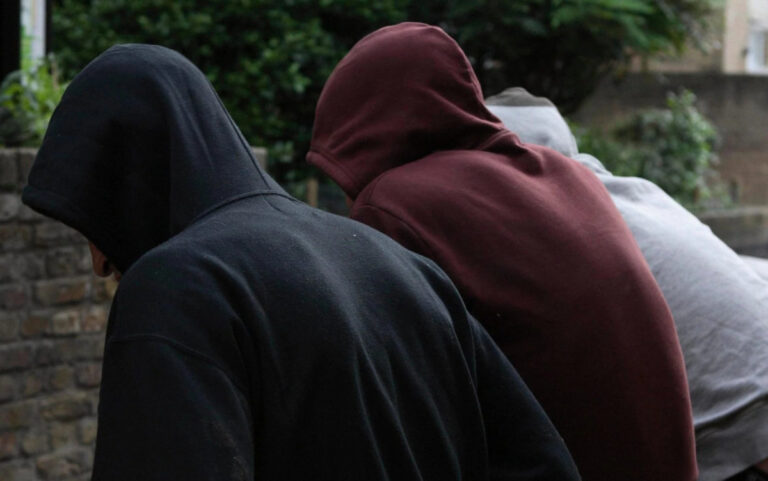 Περιστατικά βίας ανηλίκων: Συμπλοκές σήμερα σε Λαύριο, Πάτρα και Θεσσαλονίκη – Στο Ηράκλειο μαθητής επιτέθηκε στον Γυμνασιάρχη