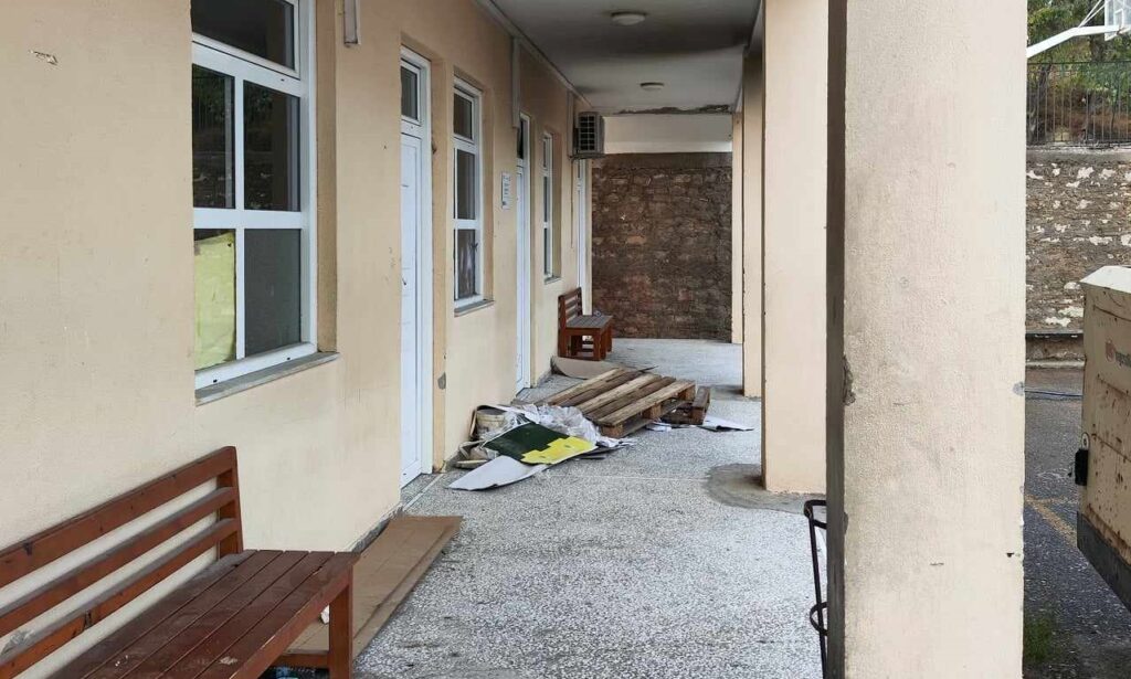 Με τηλεκπαίδευση ξεκίνησαν τη χρονιά στο Γυμνάσιο Περάματος λόγω εκτεταμένων εργασιών στο σχολικό κτίριο