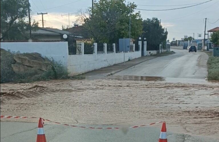 Χαλκιδική: Έκλεισε τμήμα της επαρχιακής οδού Νέων Μουδανιών–Καλλικράτειας λόγω υπερχείλισης χειμάρρου