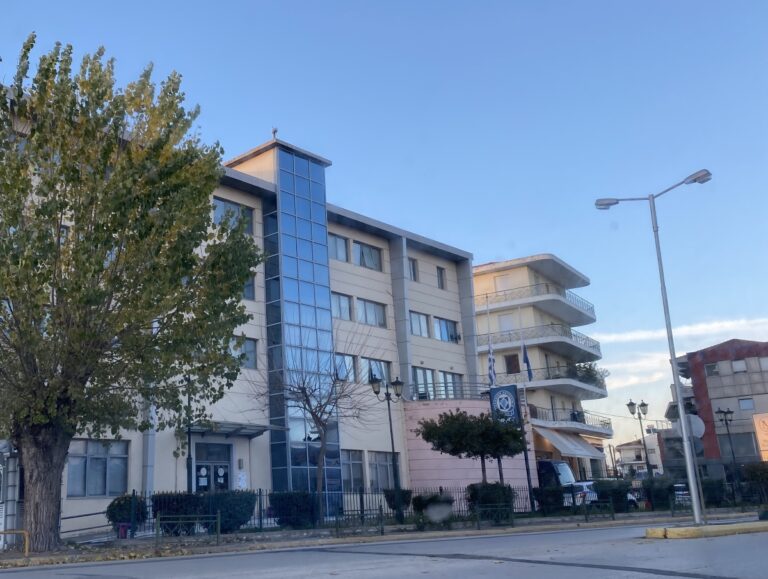 Κόρινθος: Αστυνομική επιχείρηση σε οικισμούς όπου διαβιούν άτομα με στοιχεία κοινωνικής ομοιογένειας – 12 συλλήψεις