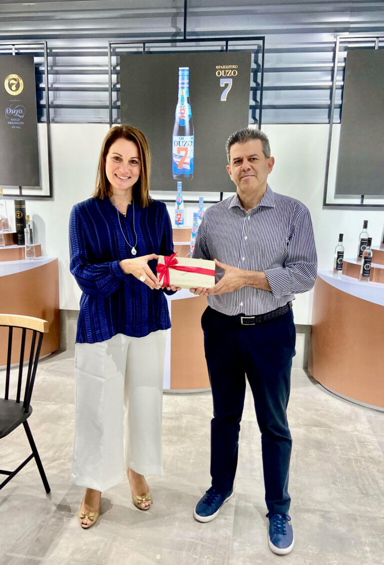 Δωροεπιταγές από την ποτοποιία Θράκης για την ενίσχυση οικογενειών της Κομοτηνής