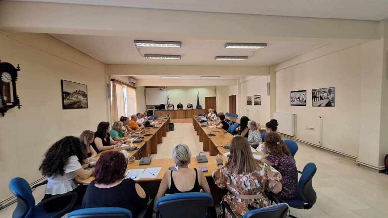 Με τους διευθυντές των Σχολείων συναντήθηκε ο δήμαρχος Ελασσόνας στη σκιά της κατάργησης των σχολικών επιτροπών