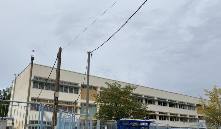 Παράσταση διαμαρτυρίας για τα θέματα των σχολείων στην Τρίπολη